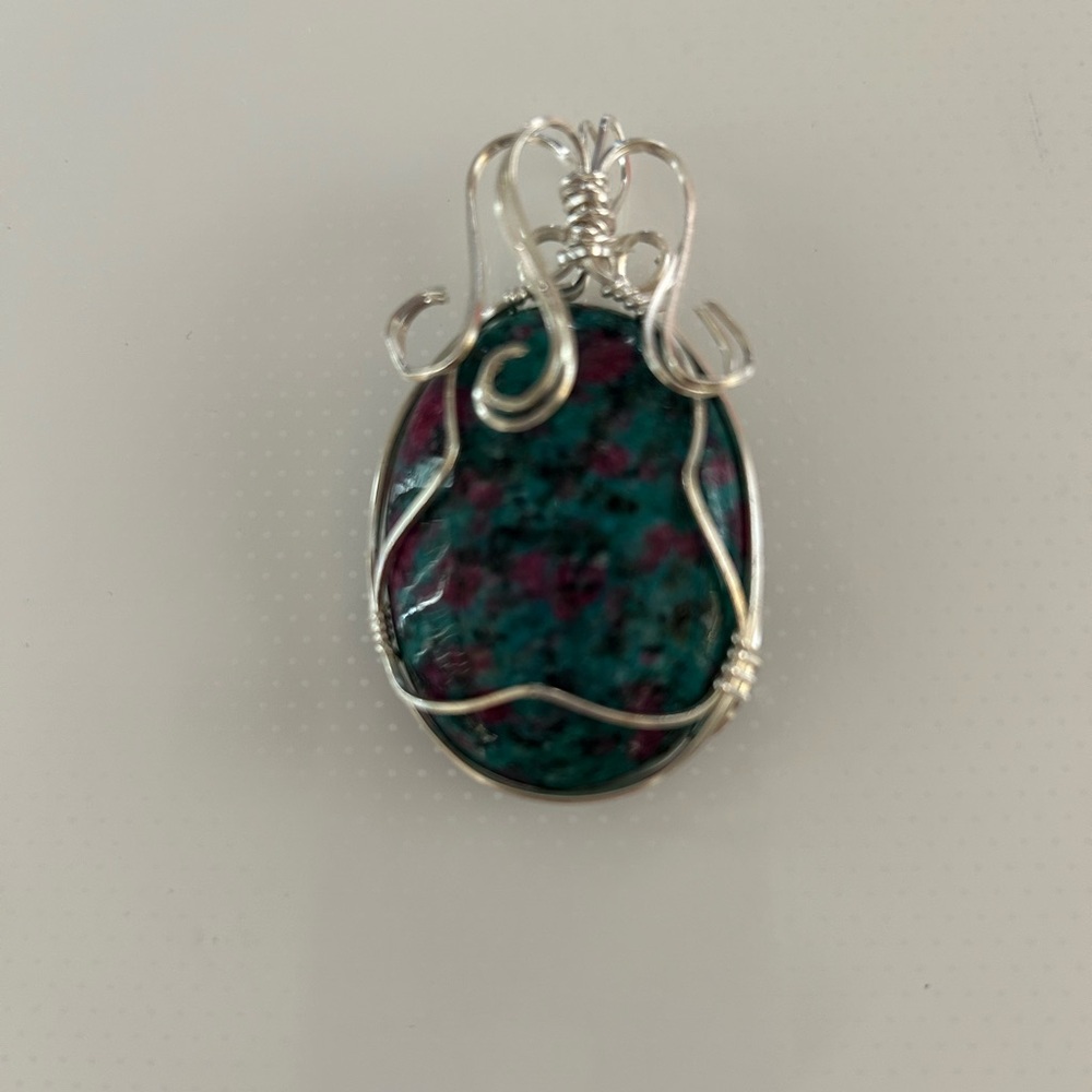 Sterling Silver Wire Wrapped Pendant   Emerald Stone With Real Ruby’s